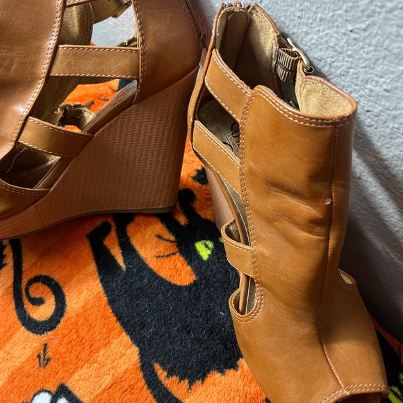 🤎 unlisted wedges size 7.5 🤎 - Picture 4 of 4